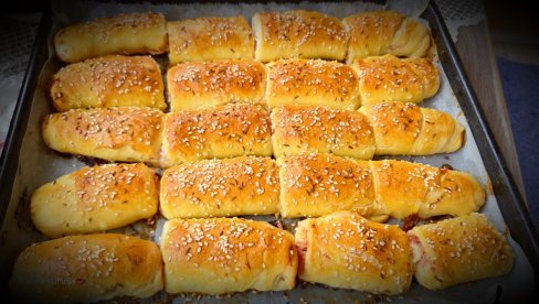 HRSKAVE KIFLICE SA ŠUNKOM I SIROM: Korak po korak do peciva kao iz pekare (VIDEO)