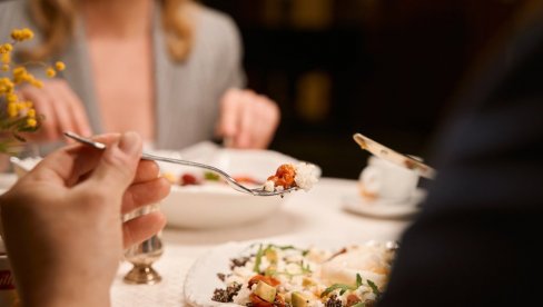 PRESKAČETE VEČERU? Nutricionista otkriva zbog čega je ova popularna navika toliko loša