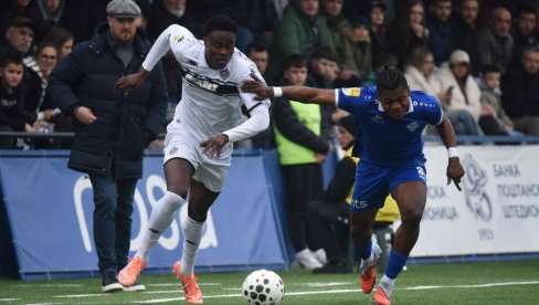 A POSLE BURE U HUMSKOJ... Partizan u velikom trileru pobedio Radnik i makar na kratko prestigao Zvezdu! (VIDEO)