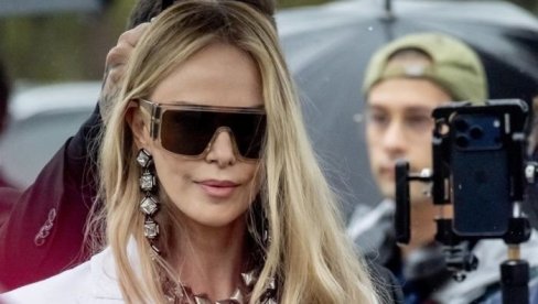 ŠARLIZ IMA 50. GODINA ALI ZA NJU JE TO SAMO BROJ: 12 navika koje joj pomažu da izgleda 15 godina mlađe