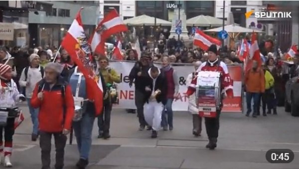 ЧУВАЈУ НЕУТРАЛНОСТ Аустријанци изашли на улице: Отпор уласку у НАТО и војсци ЕУ (ВИДЕО)