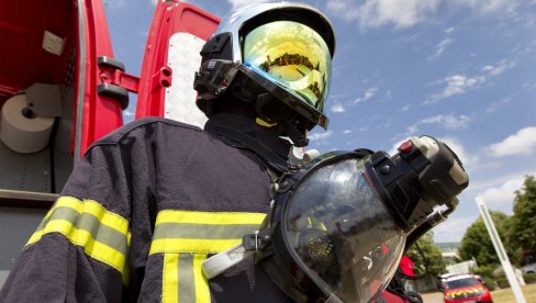 ВАТРА У МОНПЕЉЕУ: Једна особа погинула, 80 евакуисано у пожару у склоништу за бескућнике