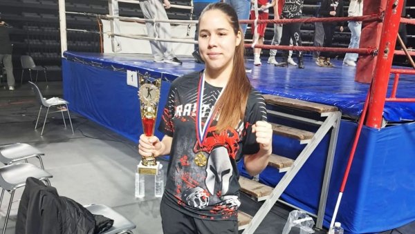 ИЗВАНРЕДАН УСПЕХ ПАРАЋИНСКЕ БОКСЕРКЕ:  Ленки злато на „Олимпијским надама“ (ФОТО)