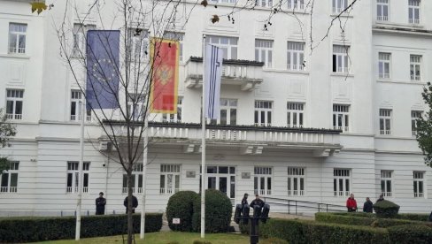 ВЕЋИНА ТРАЖИ СЛАМКУ СПАСА: Власт у Подгорици спала на 26 одборника, пет мање него што је потребно