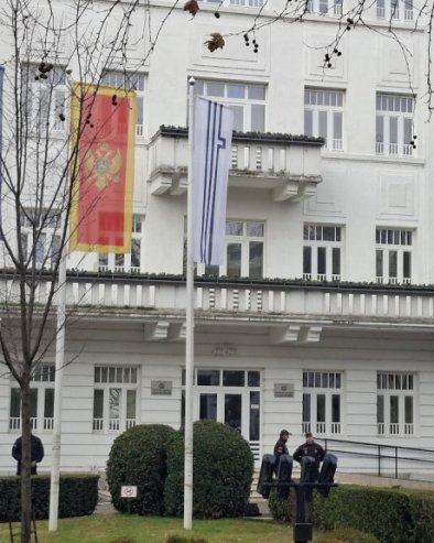 ВЕЋИНА ТРАЖИ СЛАМКУ СПАСА: Власт у Подгорици спала на 26 одборника, пет мање него што је потребно