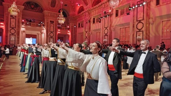 ТРЕБИЊЕ ЗАСИЈАЛО У ХОФБУРГУ: Први град из  Републике Српске партнер Светосавског бечког бала