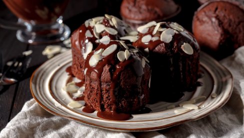 МАЛЕ И СЛАТКЕ: Чоко-тортице