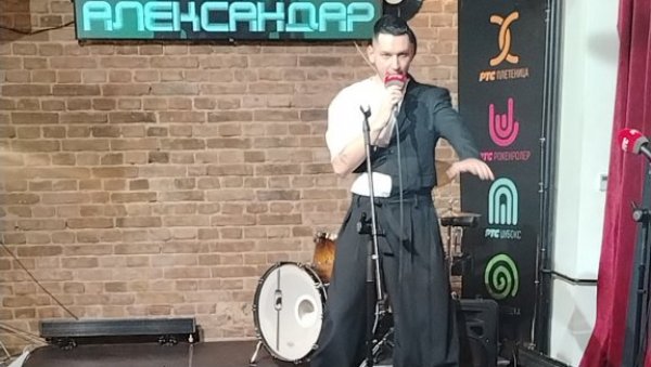 ПЕСМУ СУ КОМПОНОВАЛИ СТРАНЦИ: Александар Радојевић после такмичења у Звездама Гранда, бори се за победника на ПЗЕ 2026 (ФОТО)