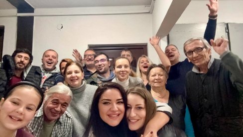 КОМШИЛУК СЛАВИ КАО ПОРОДИЦА:  Станари зграде на Бежанијској коси трећу годину заредом обележили дан кућног заштитника