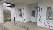 ZLOKOBNI SIMBOLI „UČK” PRED PRAGOM SRPSKE DECE I BOLESNIH: Nove provokacije u opštini Lipljan
