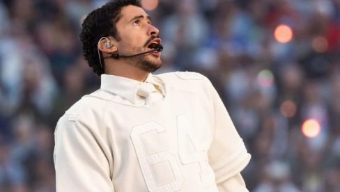 O NJEMU PRIČA CEO SVET, DEVOJKE SE OTIMAJU OKO NJEGA: Ipak, Bed Bani želi samo jednu devojku! (FOTO)