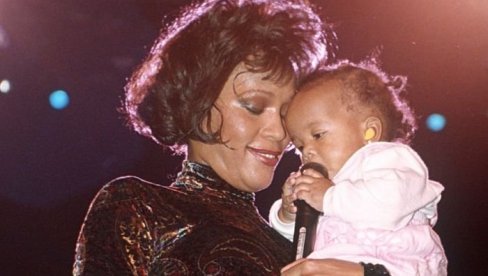 ДЕТАЉИ ОБДУКЦИЈЕ ОБЈАВЉЕНИ ТЕК 2020, ПОРОДИЦА НИЈЕ МОГЛА ДА ПОВЕРУЈЕ: Витни Хјустон узела девет различитих врста дроге