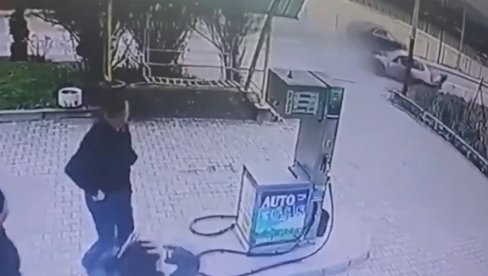 STRAVIČAN SNIMAK TEŠKE SAOBRAĆAJKE KOD ŽITORAĐE: Tojota u punoj brzini naleće na Mercedes, poginuo muškarac (VIDEO)