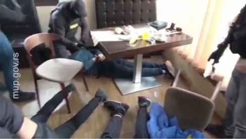 OGLASIO SE MUP Dačić: Zaplenjeno osam kila kokaina, oružje i novac