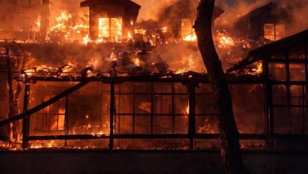 ИЗГОРЕО ОБЈЕКАТ МАЛЕ ГОСТИОНЕ!;: Велики пожар рано јутрос на Палићу (ФОТО)