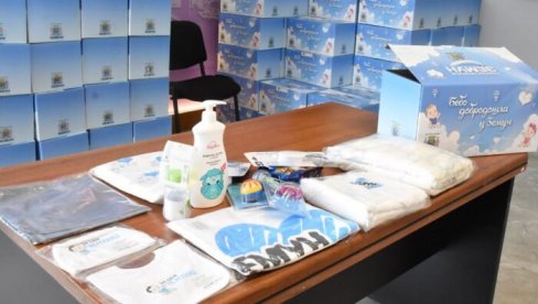 SVE ZA PRVE MESECE BEBE: Podela poklona u Gradskoj opštini Zemun