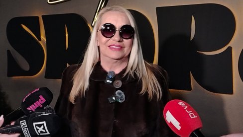 SVE ŠTO SE DOGAĐA LJUDIMA, PODSEĆA ME NA LOŠA VREMENA: Vesna Zmijanac o koncertu i problemima koji su se desili njenim kolegama (FOTO)