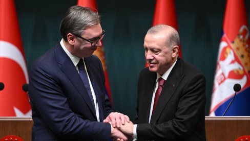 VUČIĆ I ERDOGAN NA SVIM NASLOVNIM STRANAMA TURSKIH MEDIJA: Ogromno interesovanje javnosti za posetu predsednika Srbije (FOTO)