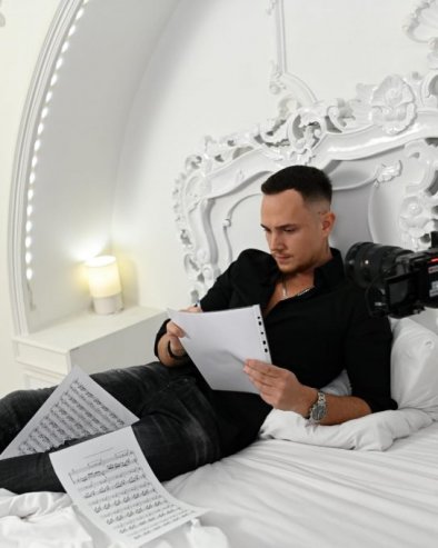 ПРИНЦЕЗА ИЗ БАЈКЕ: Звезда Грандана Дан заљубљених посветио песму бившој девојци (ФОТО)