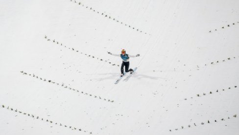 SLOVENAC LETEO DO ZLATA: Domen Prevc najbolji na Zimskim olimpijskim igrama