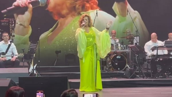 СЛАВИМО ЉУБАВ: Ана Бекута уприличила спектакуларни концерт у Загребу за Дан љубави (ФОТО)