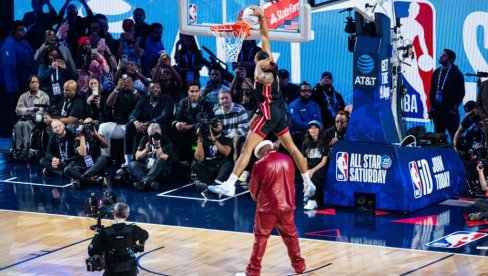 ЗАКУЦАВАЊЕ ЗА ВЕЧНОСТ: Кошаркаш Мајамија победник такмичења у закуцавањима на НБА Ол-стару (ВИДЕО)