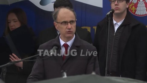 NAŠA SRCA DANAS KUCAJU ZAJEDNO SA SRCEM SRBIMA: Premijer Macut obratio se građanima u Orašcu