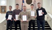 ИНОВАТИВНА ИДЕЈА ГИМНАЗИЈАЛАЦА ИЗ ПАРАЋИНА: Подсетник хроничних болесника на редовно узимање терапије (ФОТО)