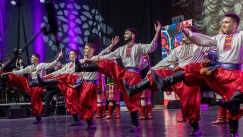 KIKINDSKE „GUSLE“ TRAJU VEK I PO: Koncert za jubilej održalo 500 izvođača: igrača, pevača, svirača ( Foto)