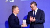 DOBITNIK ZLATNE MEDALJE ZA ZASLUGE: Vučić odlikovao Kancelariju za informacione tehnologije