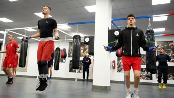 ЛОЗНИЦА НА ЛАГАТОРУ УГОСТИЛА НАЈБОЉЕ БОКСЕРЕ: Репрезентативци и гости из комшилука