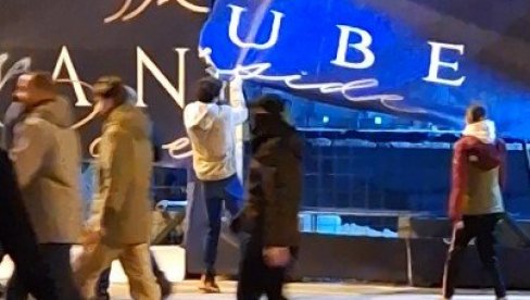 МАЛОБРОЈНИ БЛОКАДЕРИ ПОНОВО ДИВЉАЈУ У БЕОГРАДУ: Погледајте снимке уништавања, насиље је њихова једина политика (ВИДЕО)