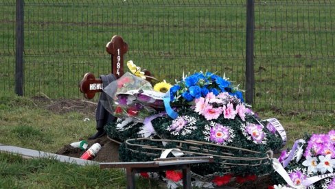 NI MRTVIM SRBIMA NE DAJU MIRA! Ponovo oskrnavljen grob Ivice Talića na groblju u Skulanevu - Dušmani sklonili srpsku zastavu! (FOTO)