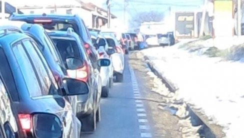 SAOBRAĆAJNI KOLAPS U OKOLINI KRAGUJEVCA : Blokada puta ka Beogradu napravila haos, građani ogorčeni