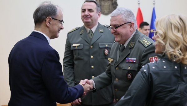 МАЦУТ ПОВЕЗУЈЕ ВОЈНО И ЦИВИЛНО ЗДРАВСТВО: Креће оперативни тим за скраћење листа чекања (ФОТО)