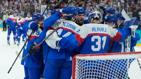 ОЛИМПИЈСКИ ТИКЕТ: Словачки хокејаши бране бронзу против сада већ бивших олимпијских шампиона, Канађани јуре злато и бонзу у карлингу