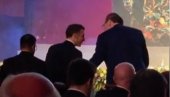 VUČIĆ SEDI PORED MAKRONA NA VEČERI KOJU MODI ORGANIZUJE (VIDEO)