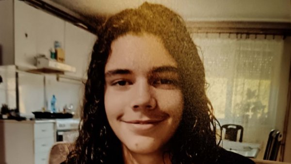 ДОНИРАО КОСУ ДЕВОЈЧИЦИ ОБОЛЕЛОЈ ОД РАКА: Племенит гест Лазара Поњавића (13), дечака из Горњег Милановца (ФОТО)