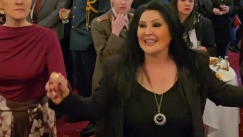 ZAIGRALA KOLO I ODUŠEVILA SVE: Dragana Mirković se pojavila na prijemu u Beču povodom Dana državnosti Srbije (FOTO)