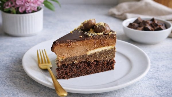 ЧОКОЛАДНА ТОРТА: Богата, кремаста и пуна интензивног укуса чоколаде