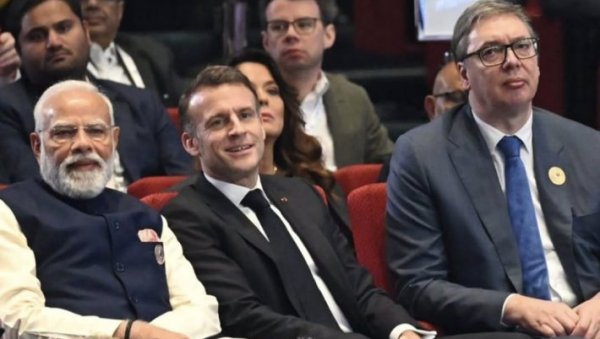 ВУЧИЋ У ПРВОМ РЕДУ СА МАКРОНОМ И МОДИЈЕМ: Председник присуствовао отварању Самита о вештачкој интелигенцији (ФОТО)