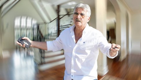 У једну просторију у кући Драган Стојковић Босанац НИКАД не улази Плашим се да ћу умрети, нико ме неће ћути