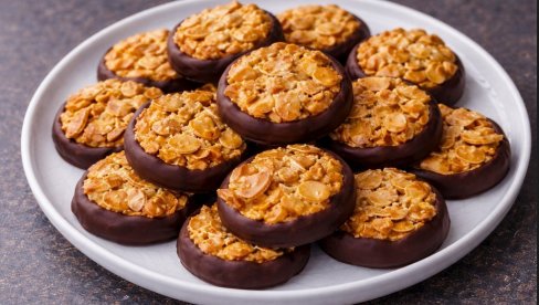 ZA SVAKU PRILIKU: Keksići od čokolade sa bademima, slast u svakom zalogaju