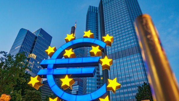 НОВИ СУФИЦИТ У ЕВРОЗОНИ: Скочио са девет на 15 милијарди евра