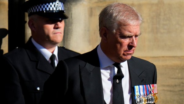 АЛИ ЈА САМ КРАЉИЧИН ДРУГИ СИН - НОВА ДРАМА У КРАЉЕВСКОЈ ПОРОДИЦИ: Ендру одбија да се исели из виле Виндзор