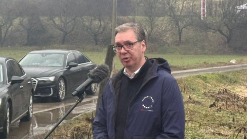 VUČIĆ U POSETI BORSKOM OKRUGU: Predsednik obišao pogon fabrike Jumko (VIDEO)