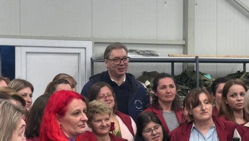 VUČIĆ U POSETI BORSKOM OKRUGU: Predsednik obišao pogon fabrike Jumko (VIDEO)