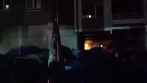 BAHATI BLOKADERI BRUTALNO GAZE PO PRAVIMA GRAĐANA! Žele da zabrane čoveku da izda imovinu, pa se obrušili i na gradonačelnika