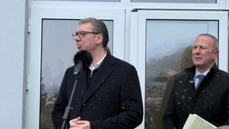 СИСТЕМ МОБИЛНИХ АМБУЛАНТИ МОРА ДА НАМ БУДЕ ЗА 2030. ГОДИНУ Вучић поручио Лончару: То мора да буде дестоструко већи пројекат