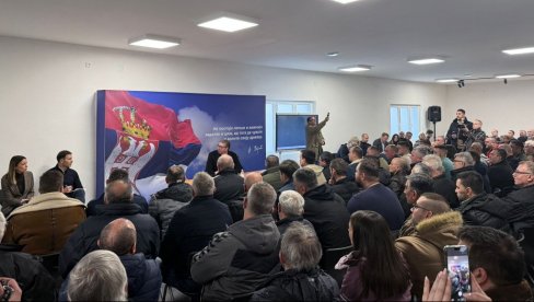 РЕШИЋЕМО СТОЛАРИЈУ И КРОВ У ДОМУ ЗДРАВЉА ДА НЕ ПРОКИШЊАВА Вучић у селу Саставак разговара са председницима месних заједница (ВИДЕО)